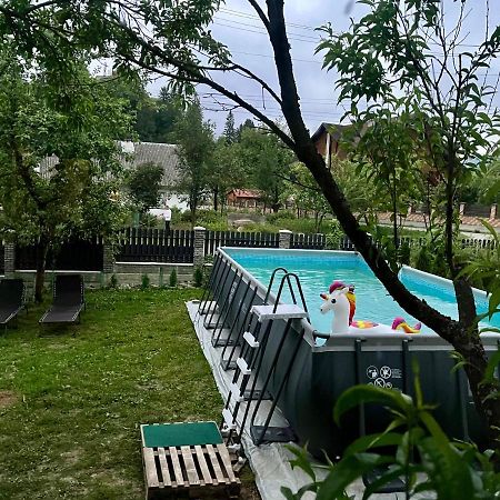 Hotel Ніч Над Карпатами Slawske Exterior foto