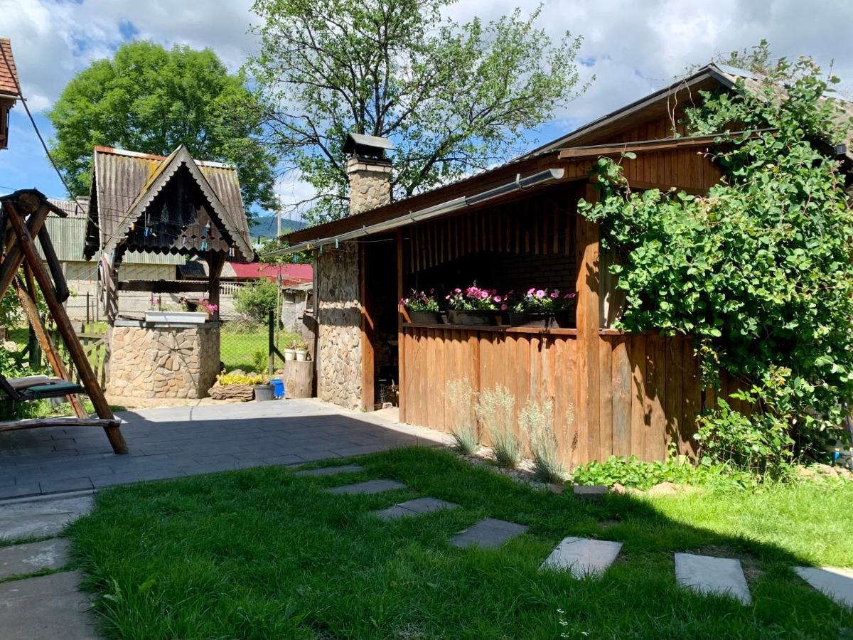 Hotel Ніч Над Карпатами Slawske Exterior foto